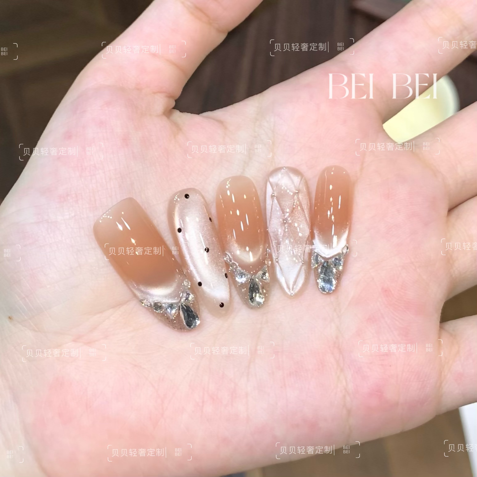 【铂金菱镜】立体菱形格纹显白猫眼穿戴甲爆闪手工高级温柔美甲贴片