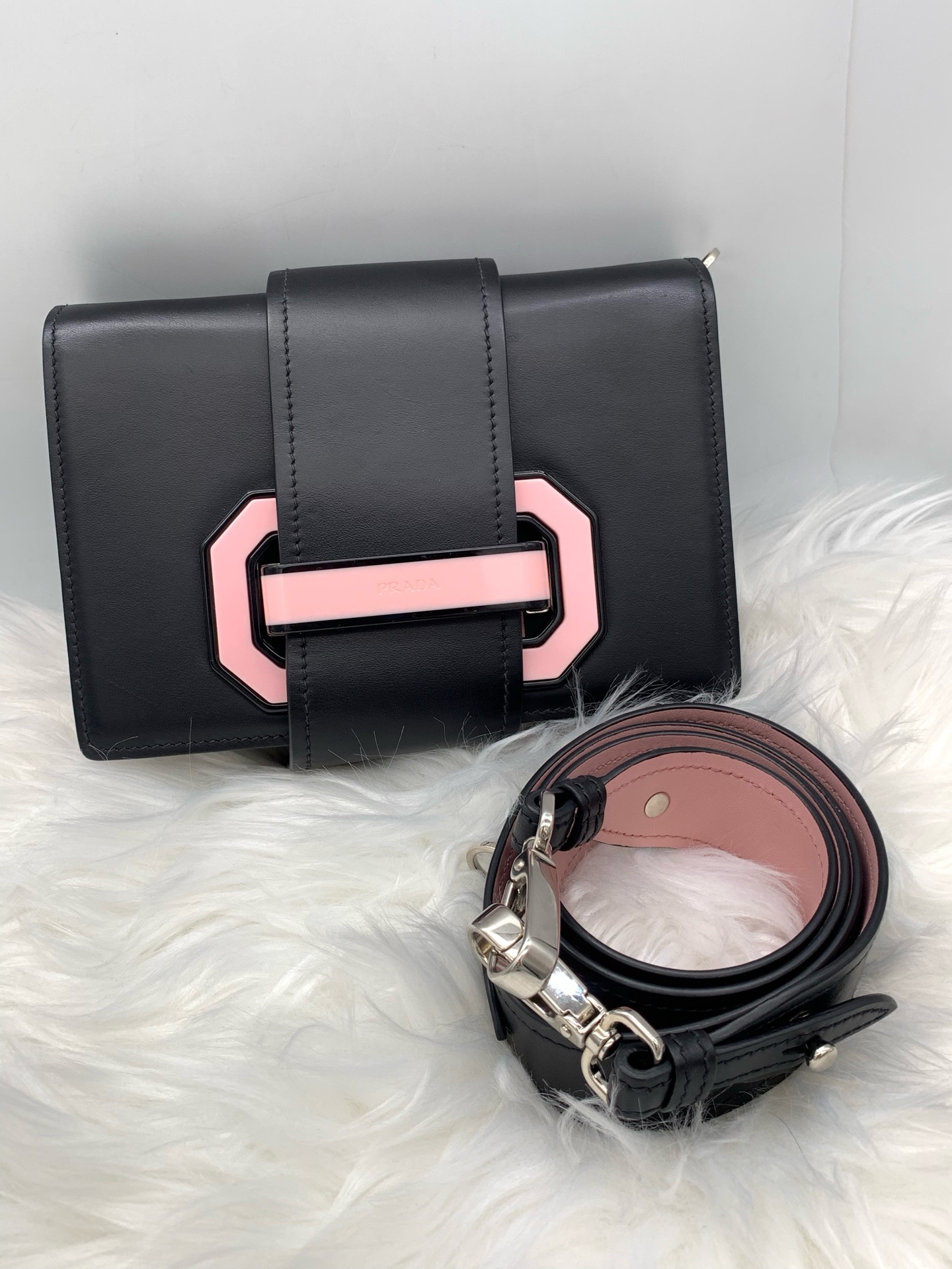 95新 Prada/普拉达 中古舌头包 黑粉配色