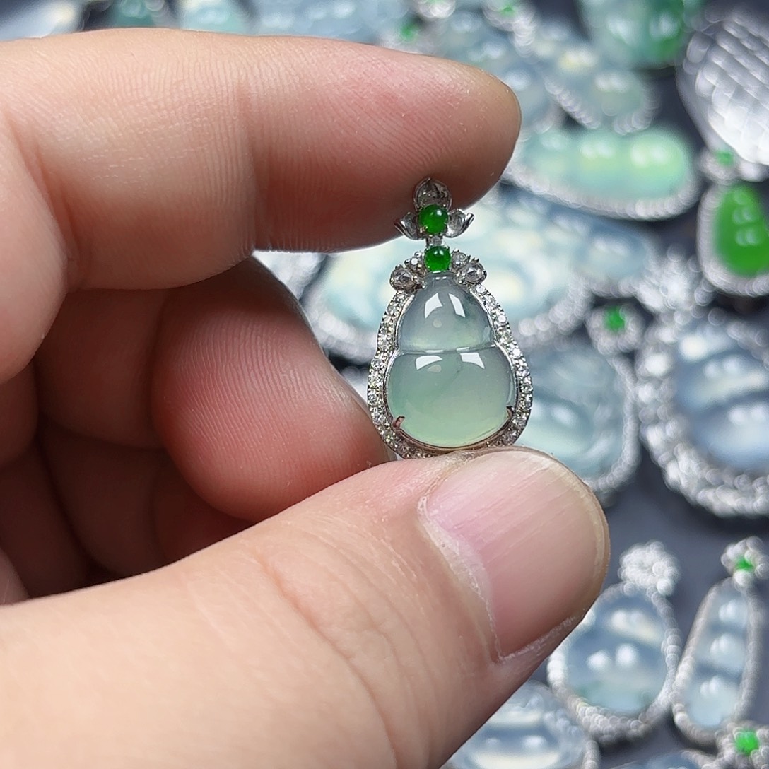 翡翠18K金镶嵌颈饰天然缅甸A货翡翠