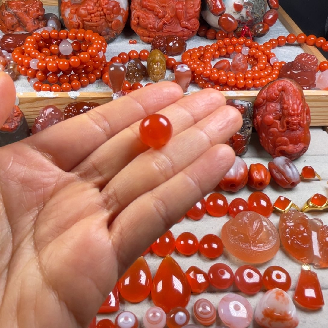 玛瑙/玉髓天然原矿保山蒲票鸡油黄平安扣未镶嵌默**闻