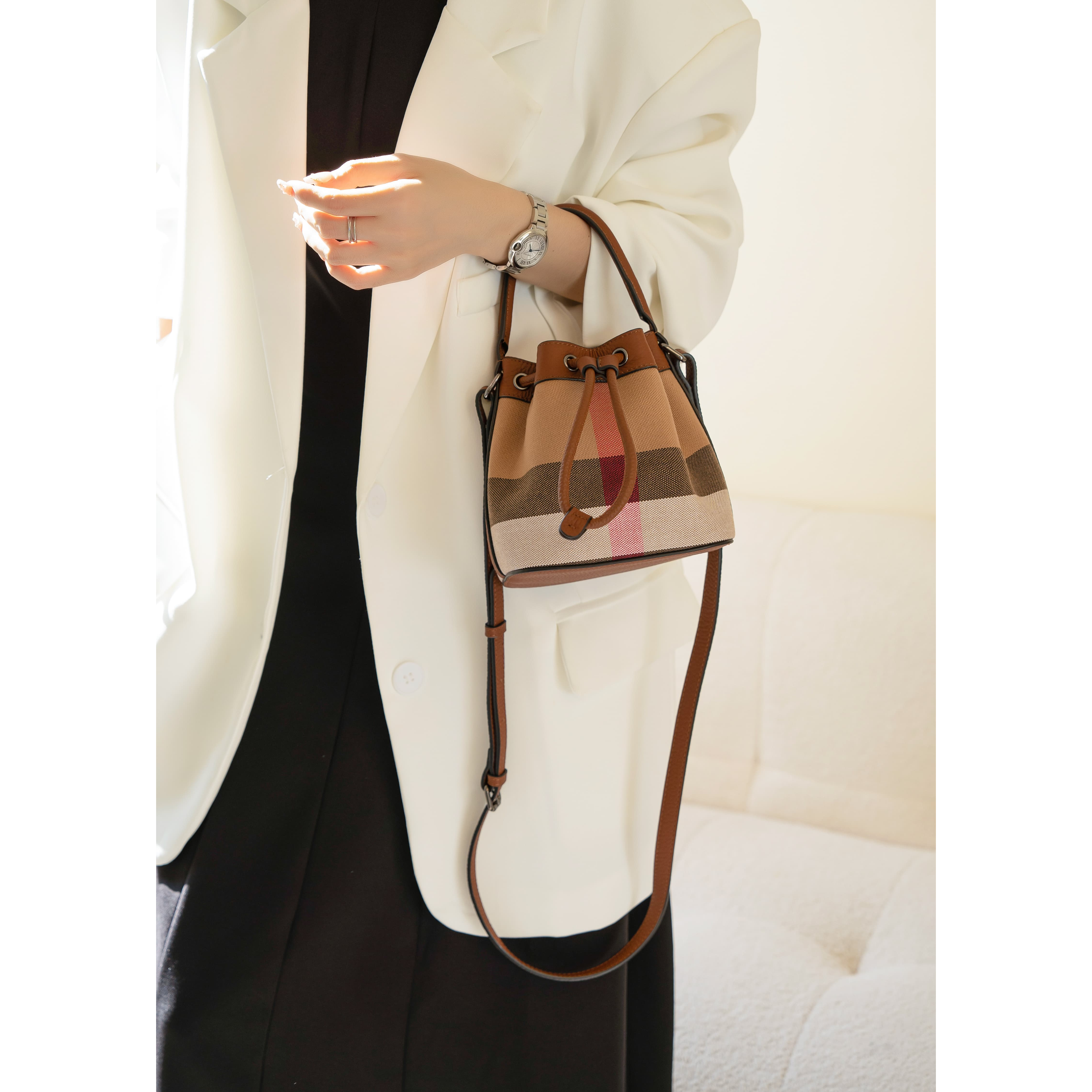 【01】经典女士休闲百搭复古格纹时尚斜跨单肩包小众水桶小包包