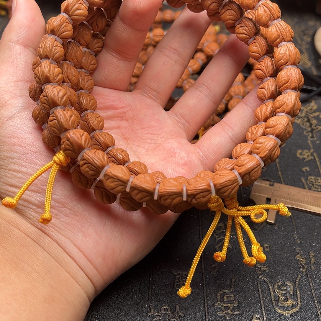 桃核吊坠玉龙手持