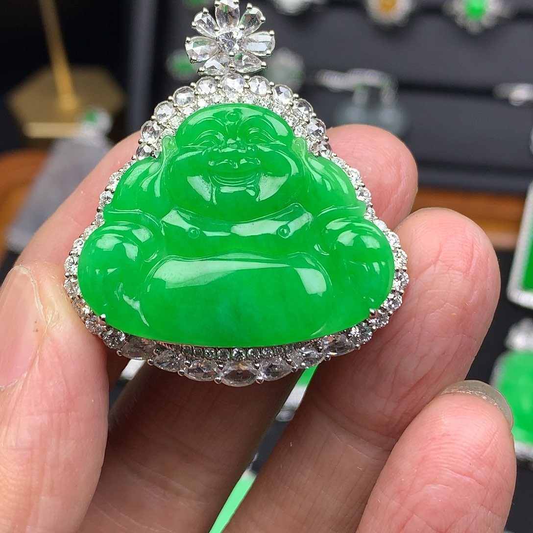 翡翠颈饰18K金镶嵌会**鱼吊坠