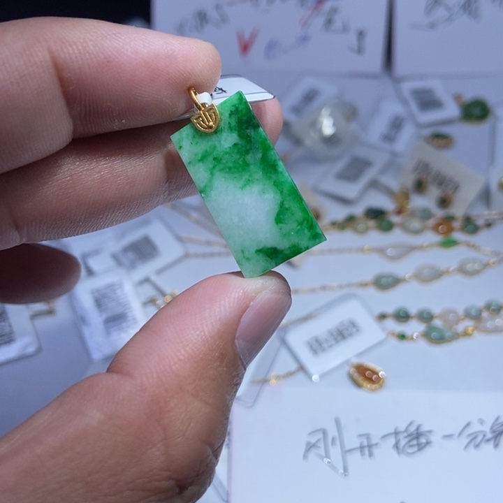 翡翠吊坠(不含链)18K金镶嵌