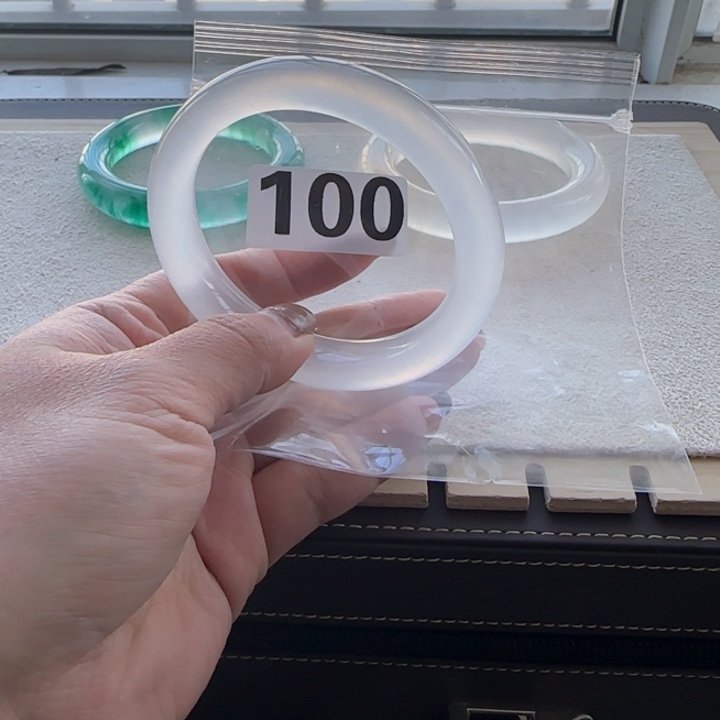 玉捉****摆时尚飘花手镯100