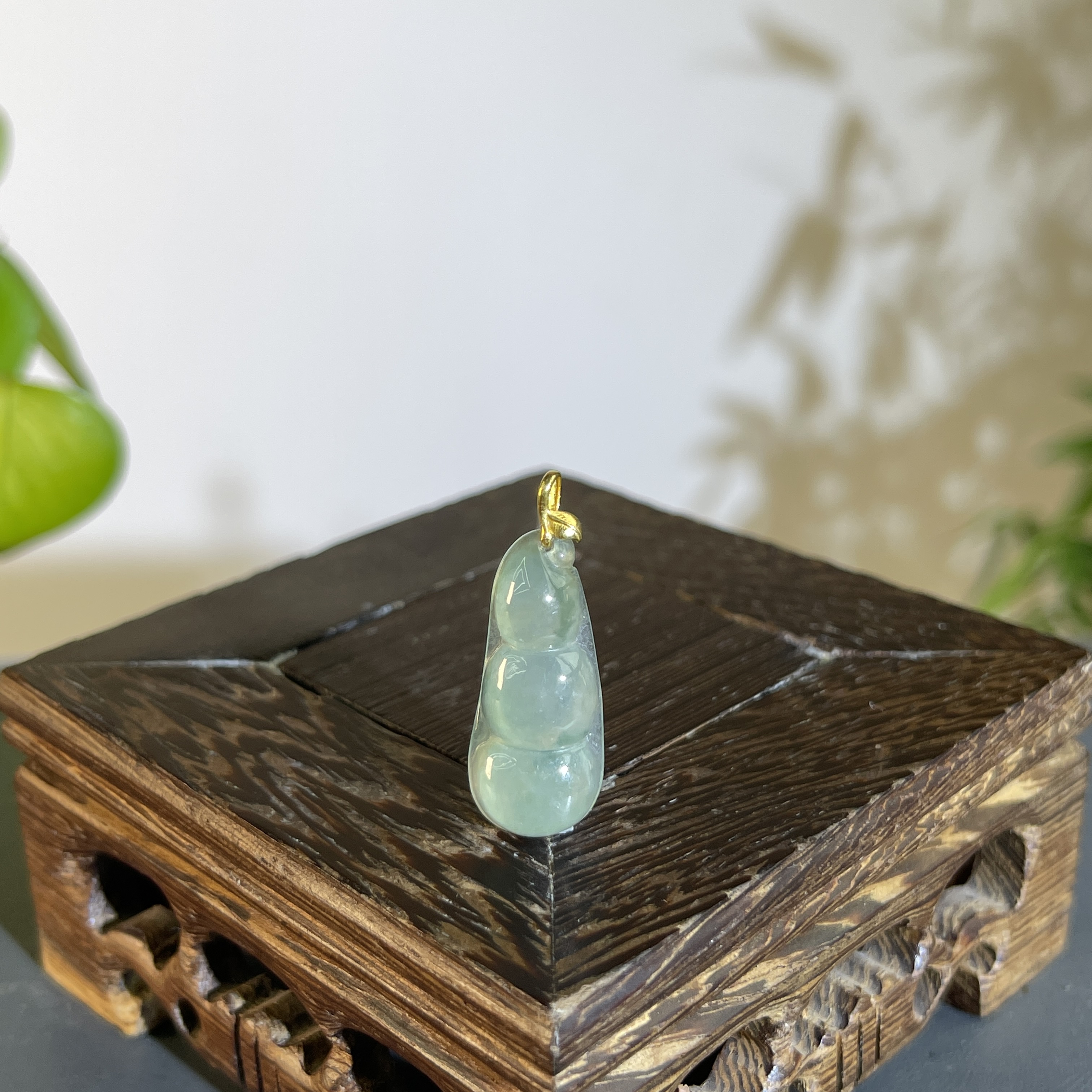 JXB13-23   天然缅甸A货翡翠  18K金扣福豆