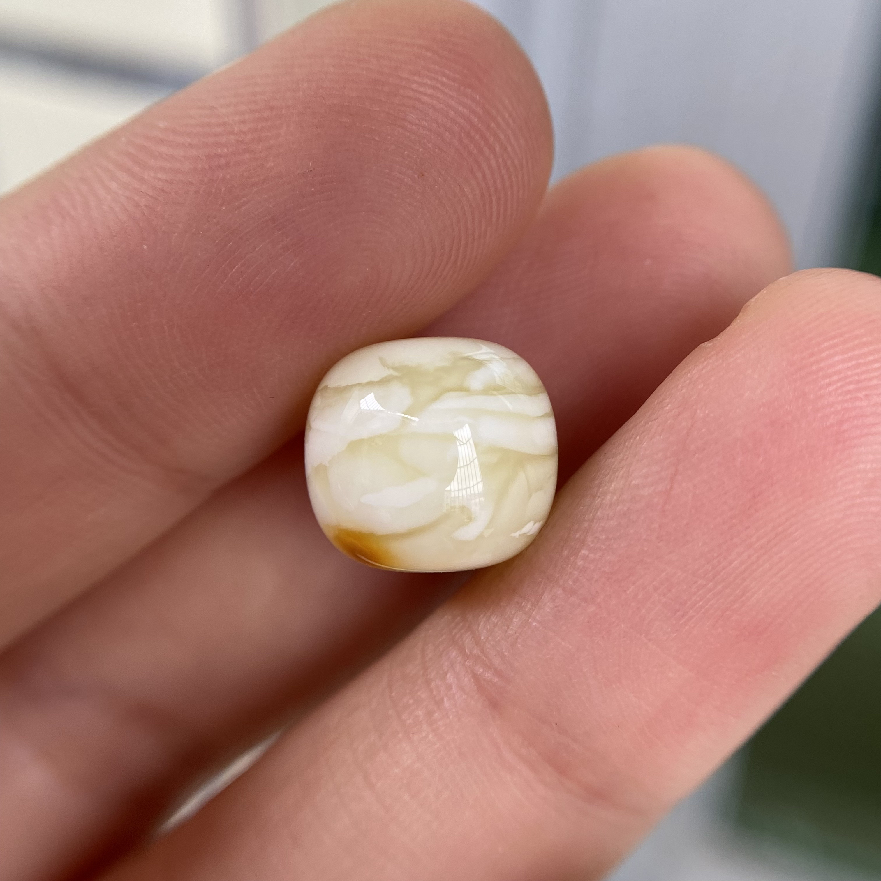 蜜蜡沁色奶白蜡千层老型配饰11.3×10.3mm，无优化杂裂