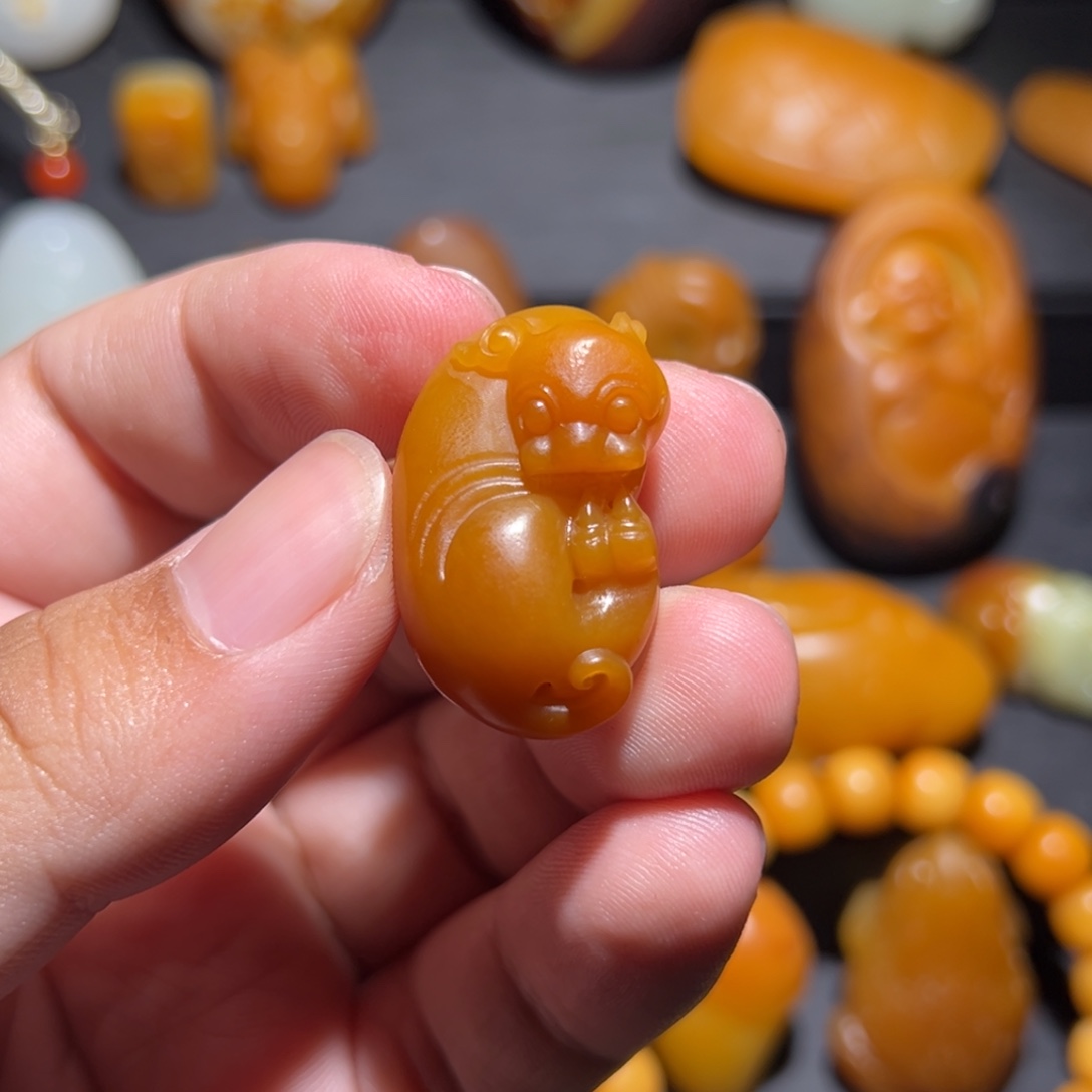 智***！和田玉未镶嵌颈饰