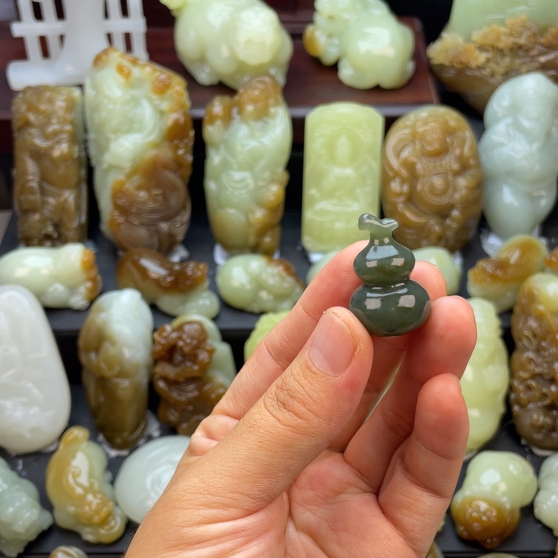 颈饰未镶嵌和田玉