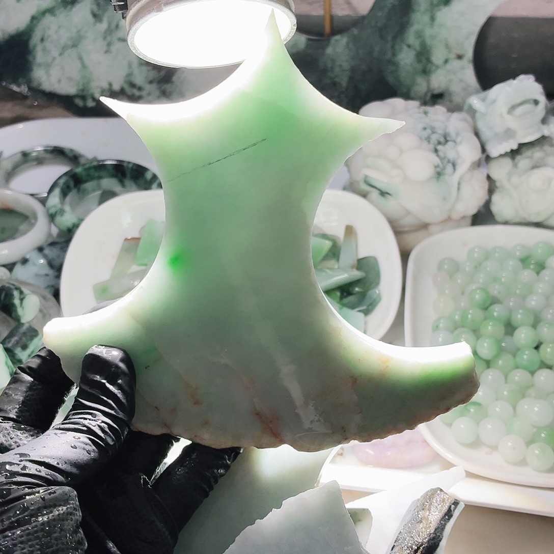 翡翠未镶嵌颈饰边角料