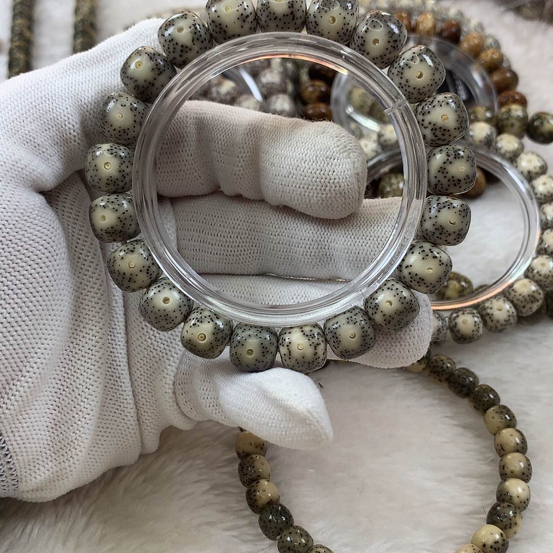 星月菩提手串?**?62号精品牛毛星灵玉料11×10