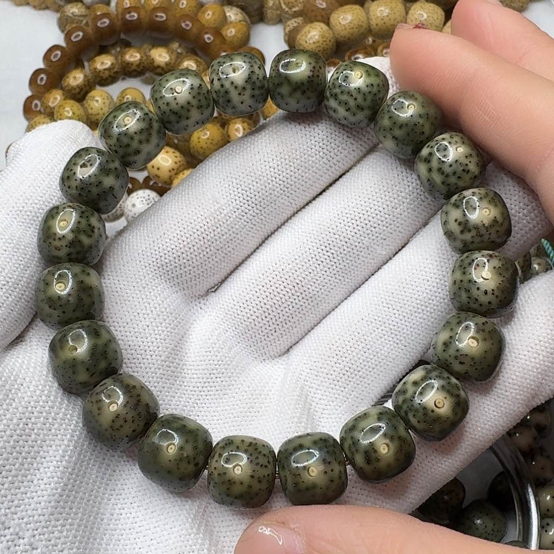 星月菩提手串12玻璃种帝王绿老料黑星