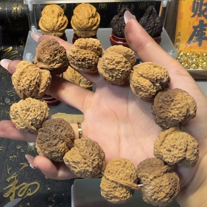 吊坠文玩核桃开背珊瑚蝴蝶蟾手持