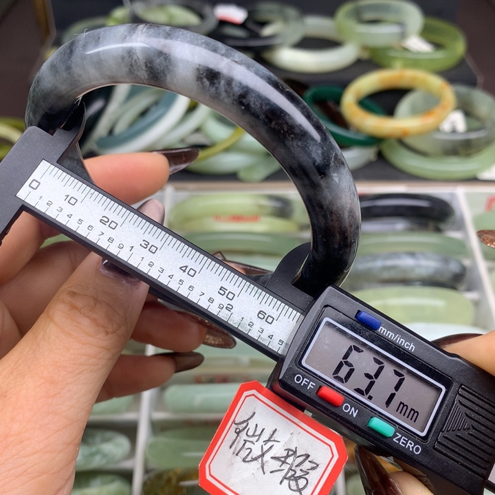 蛇纹石玉未镶嵌手镯490