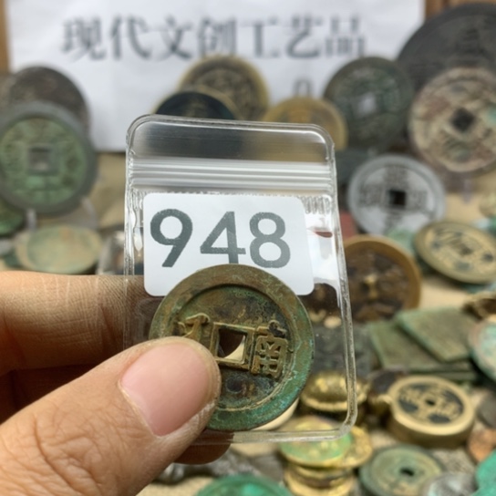 铜福****珍现代文创工艺品