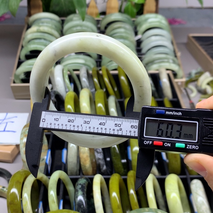 未镶嵌蛇纹石玉手镯99