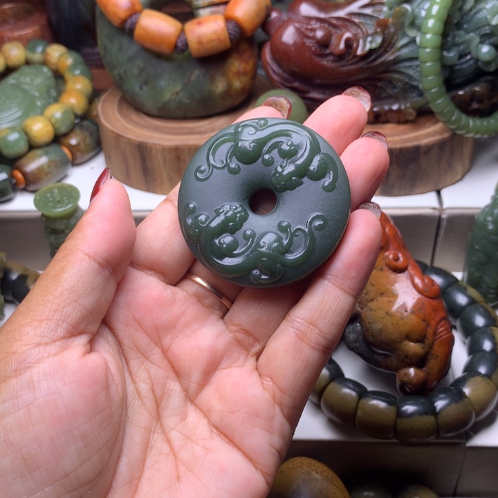 秦***石岫岩老玉（透闪石质玉）未镶嵌把件