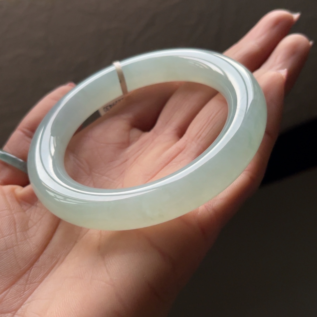 翡翠手镯未镶嵌A****€56.3圈三天鉴赏期（分单）