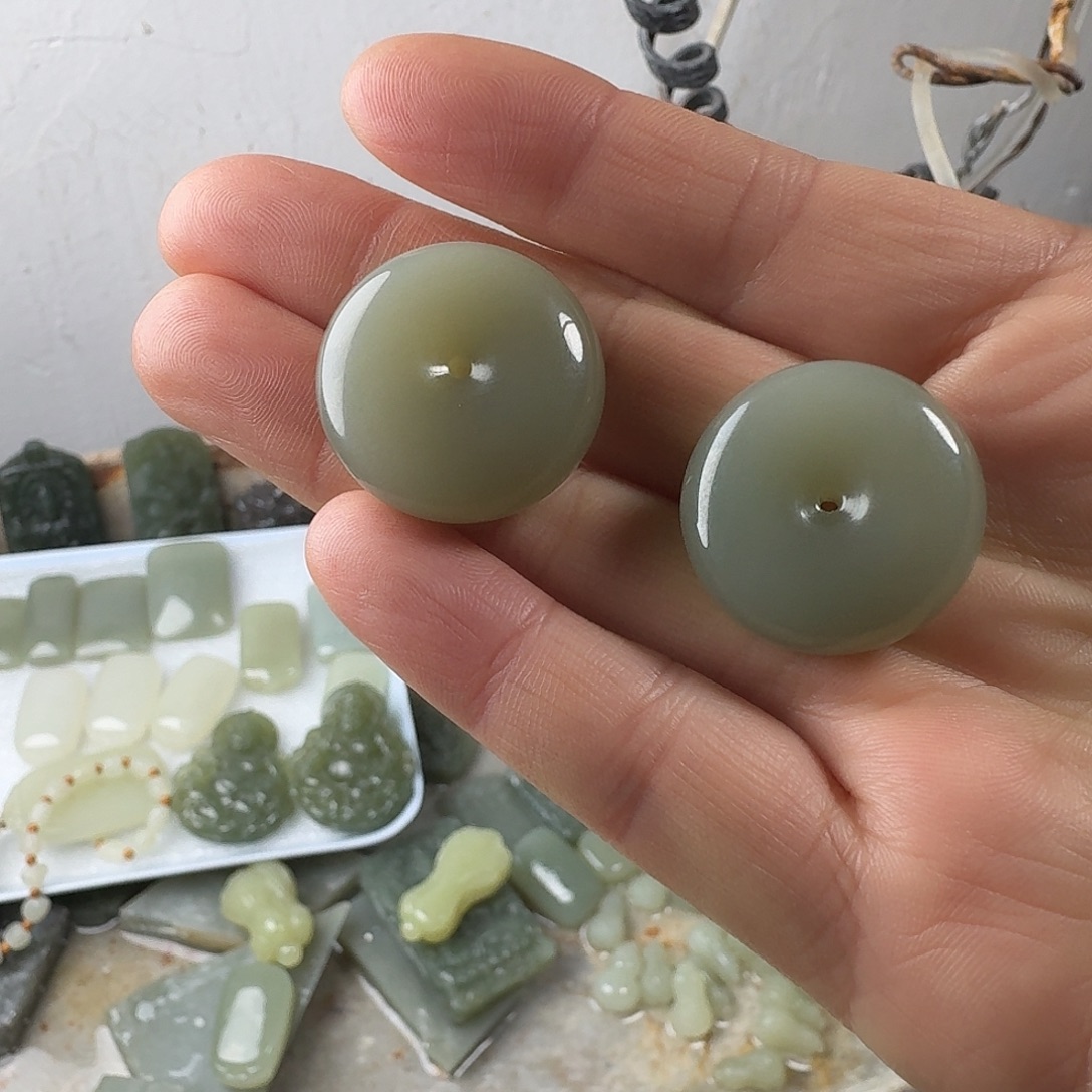 和田玉未镶嵌颈饰平安扣拍一发一