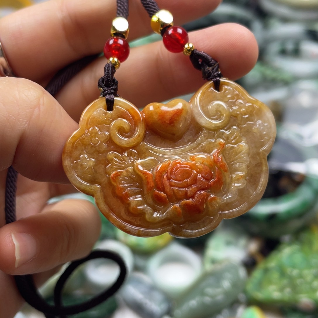 翡翠未镶嵌颈饰牌子