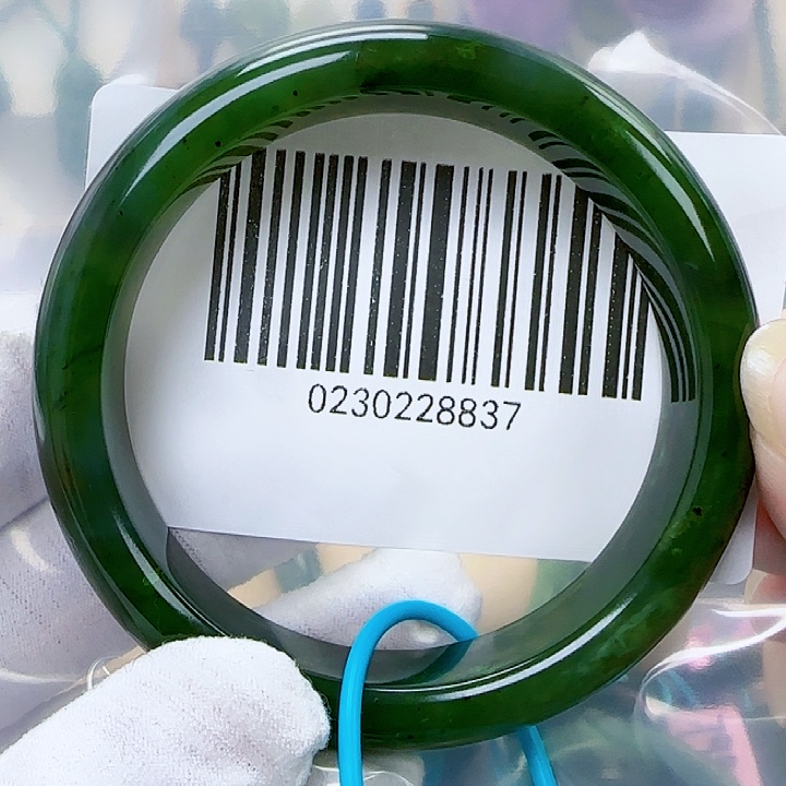 和田玉未镶嵌手镯微瑕60.7