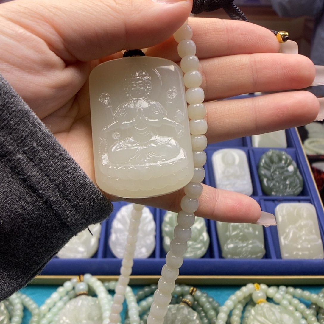 和田玉颈饰未镶嵌小***•