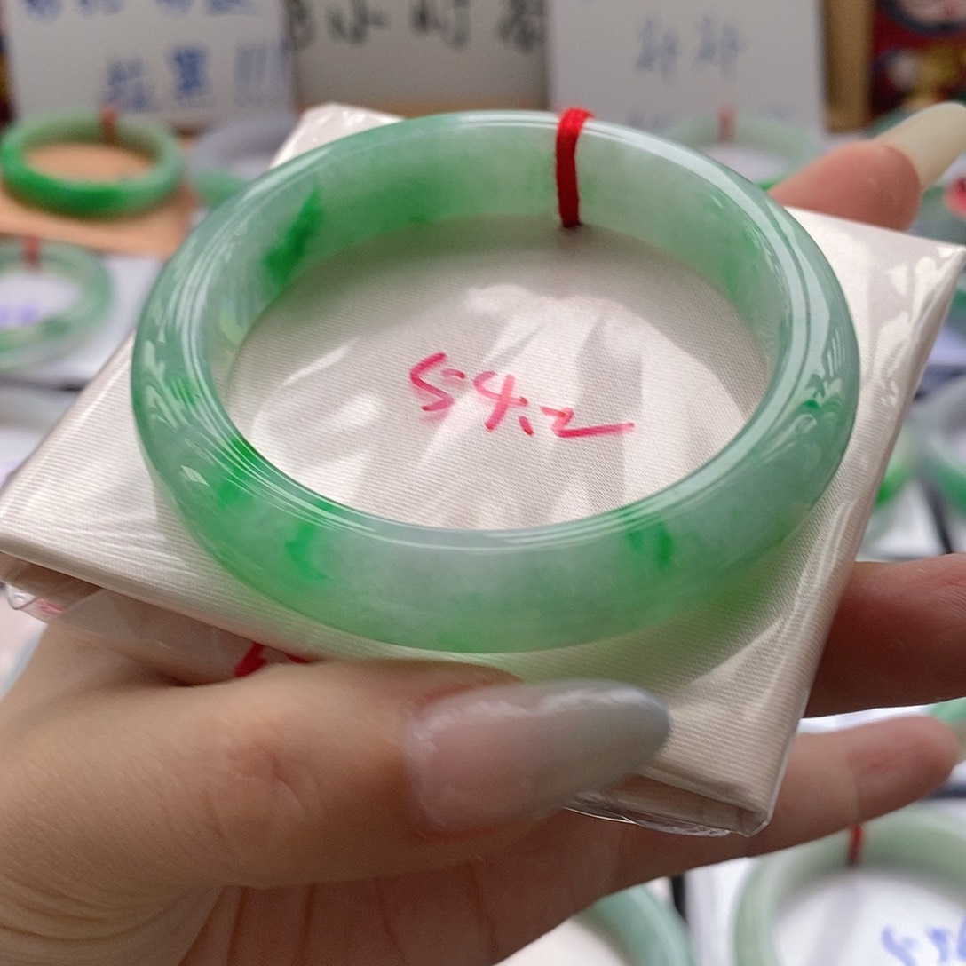 翡翠手镯未镶嵌手镯