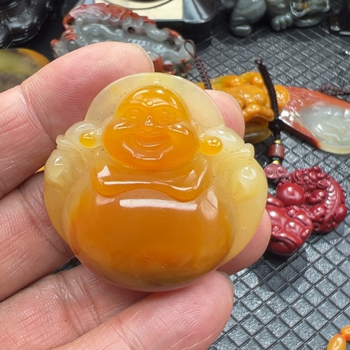 石英质玉（黄龙玉）颈饰未镶嵌