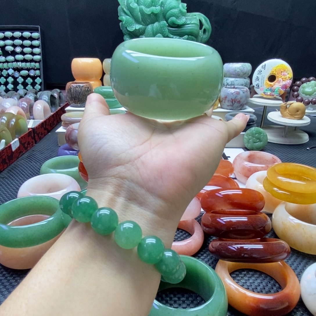 用***1石英质玉未镶嵌手镯