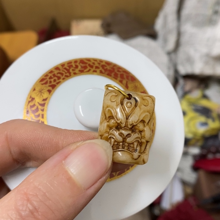 瓷片哈中古工艺品一件