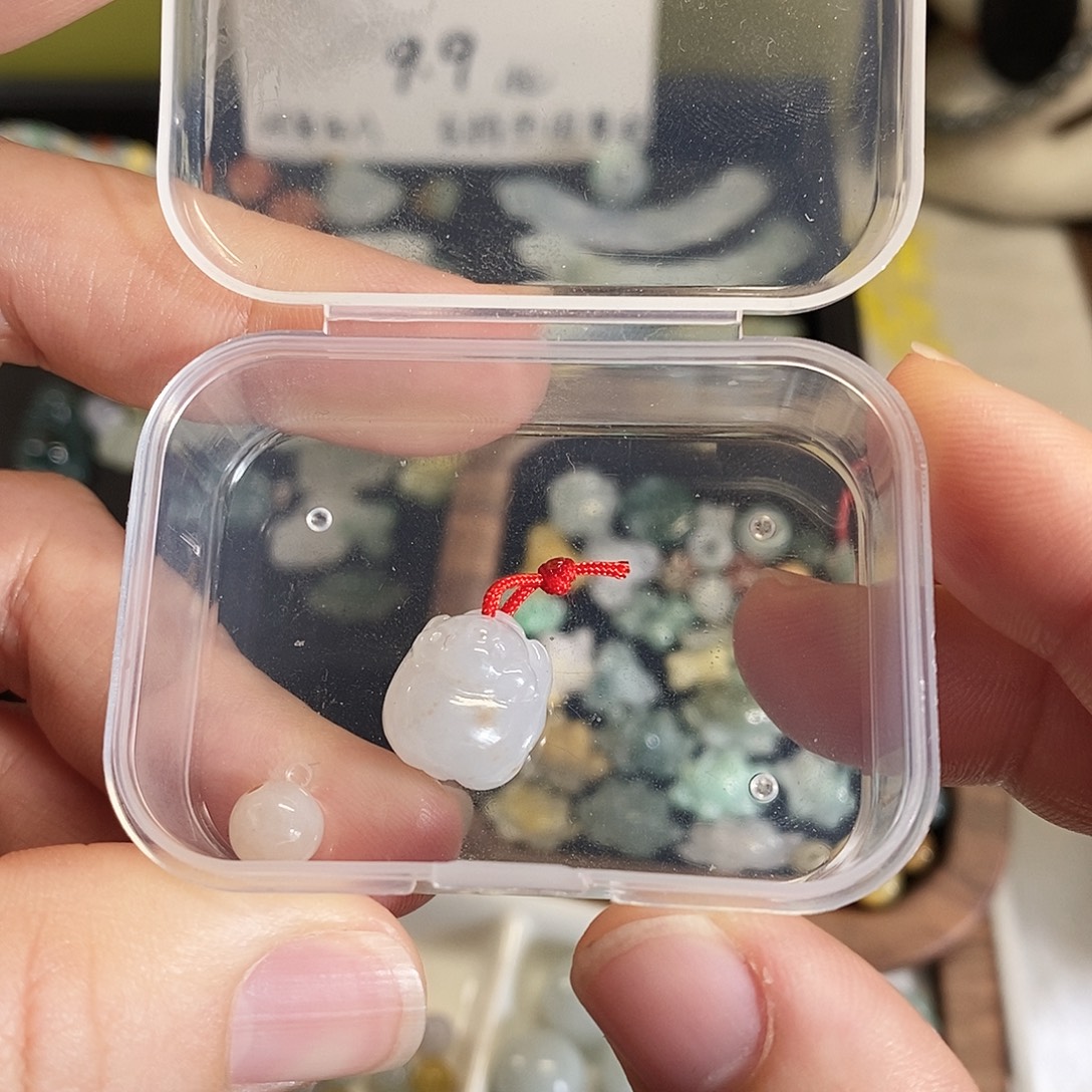 小***雷翡翠未镶嵌颈饰小滴溜