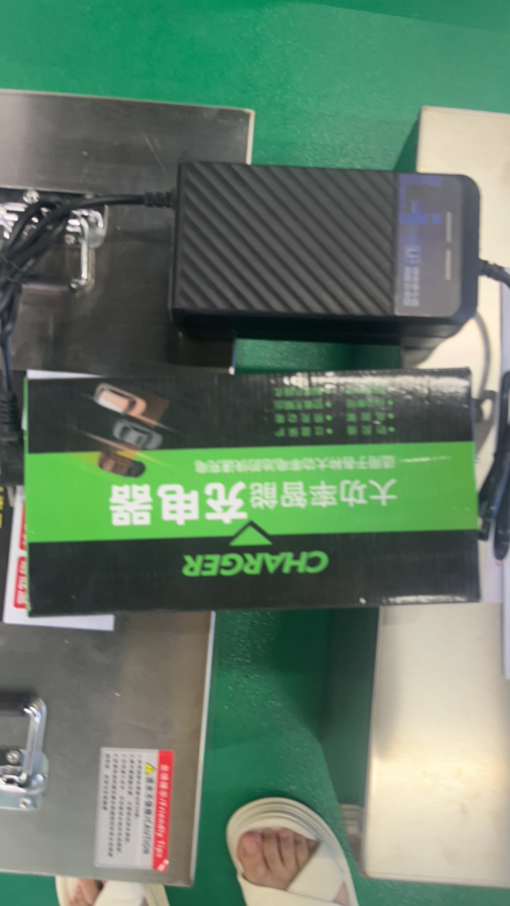 两轮三轮四轮专用锂电池三元锂磷酸充电器