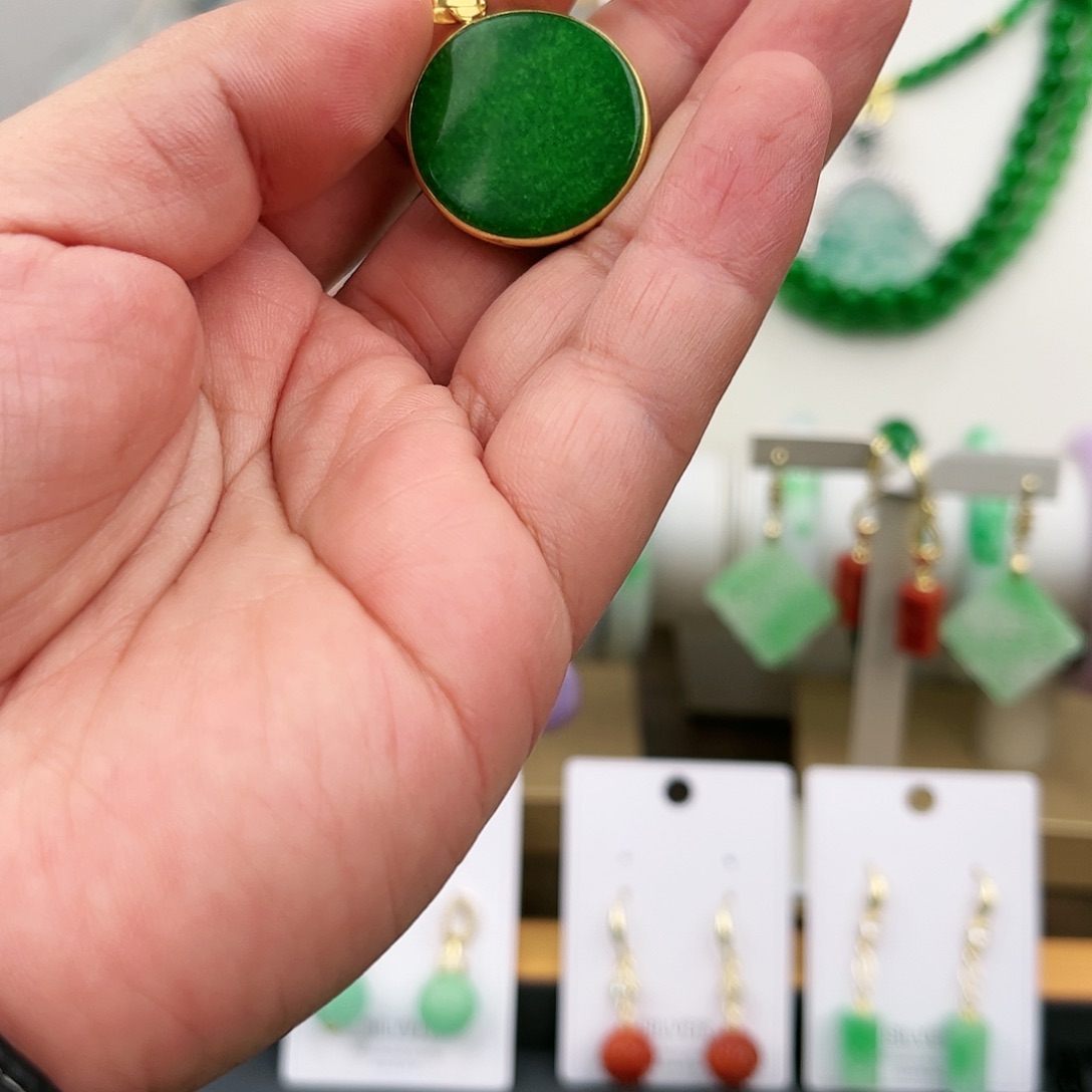 翡翠颈饰未镶嵌我