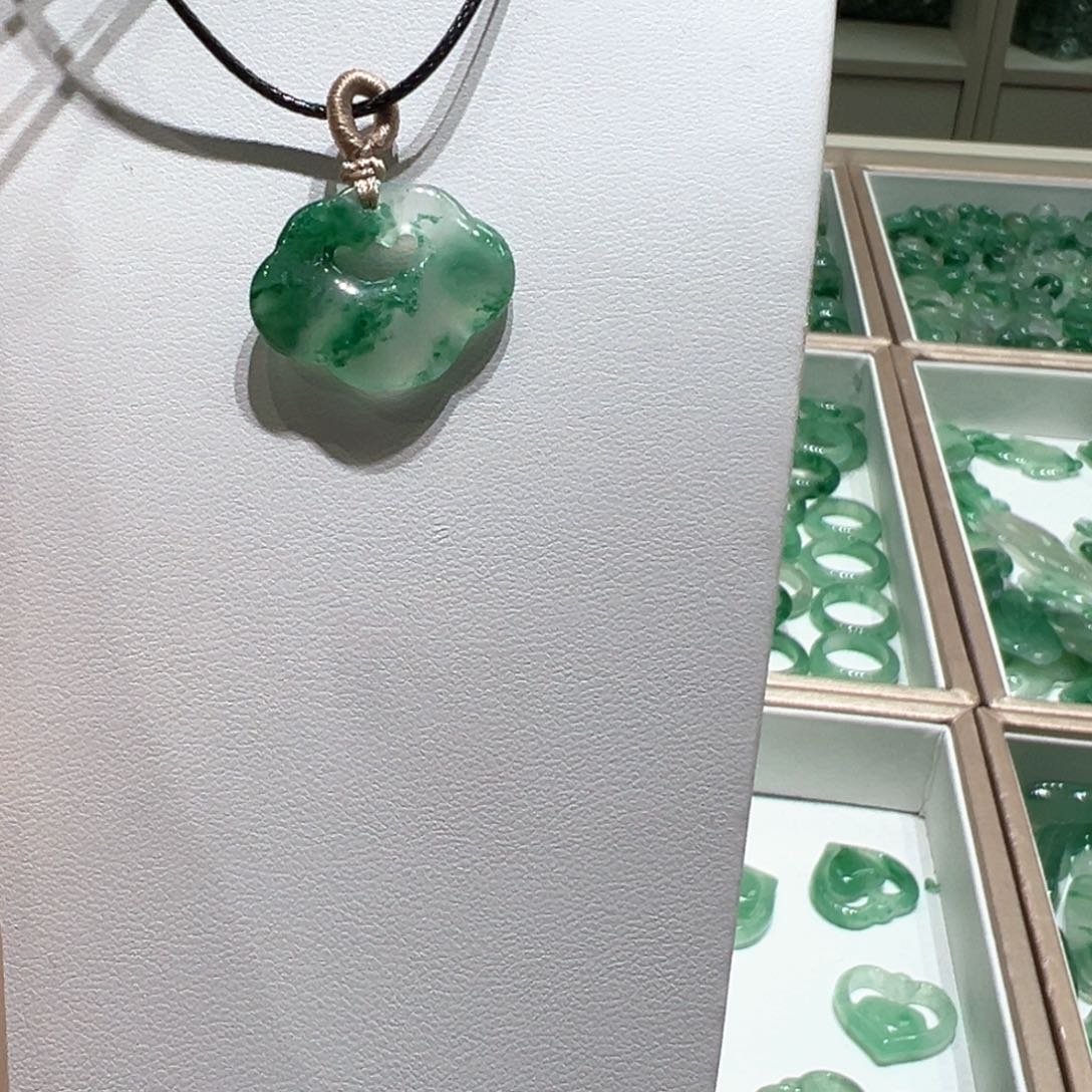 石英质玉颈饰未镶嵌