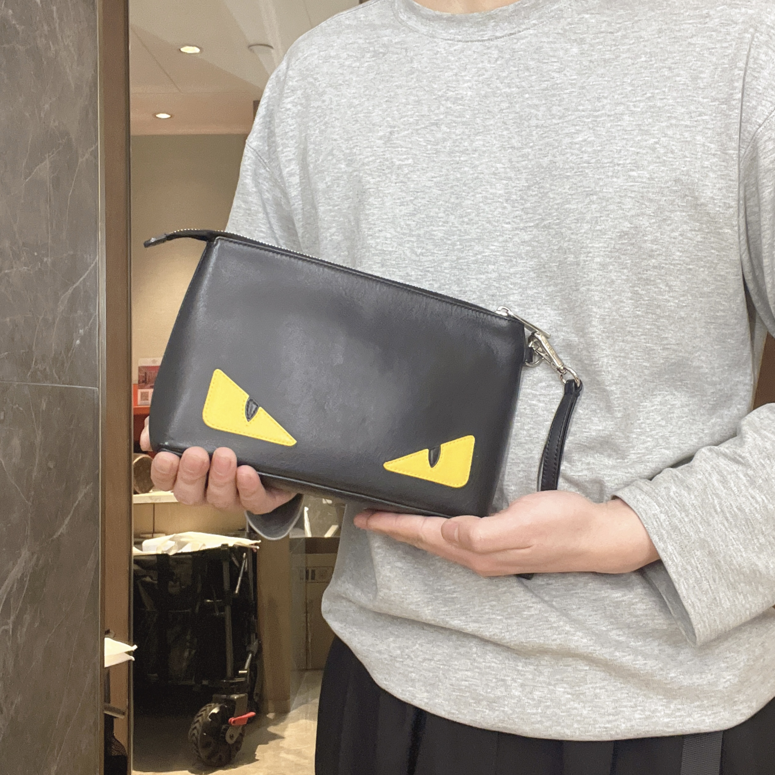 95新 FENDI/芬迪 【涛】02 0325 黄眼睛手拿包