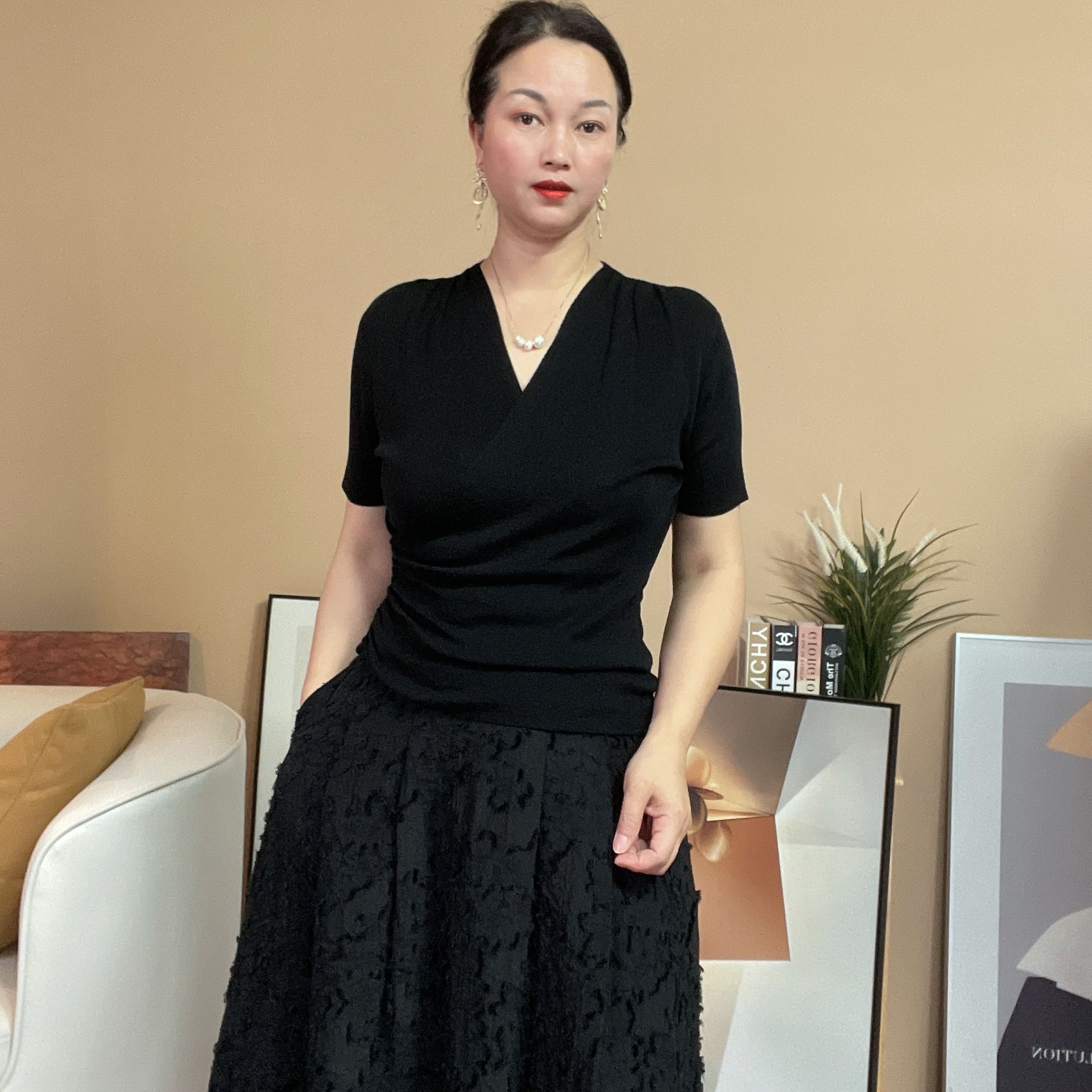 高级轻奢V领夏季针织衫 遮肉绝了设计感显瘦不规则修身上衣