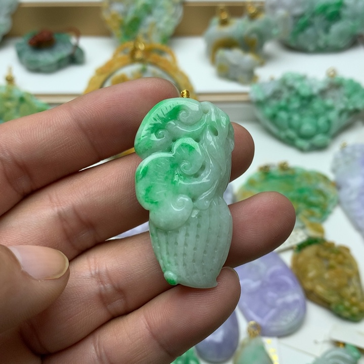 翡翠颈饰未镶嵌翡翠