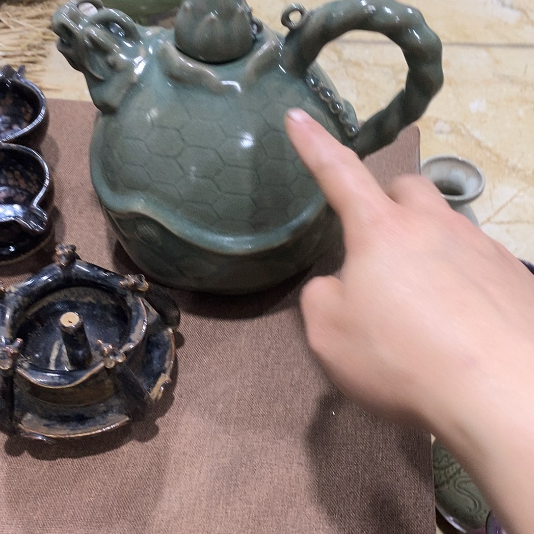 万***红瓷片高丽瓷的一个龙龟壶