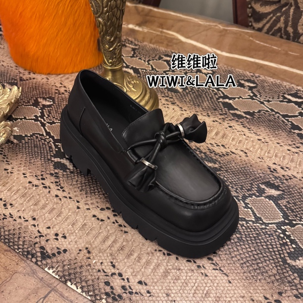 【维维啦】猫耳朵牛皮花朵乐福鞋361-68