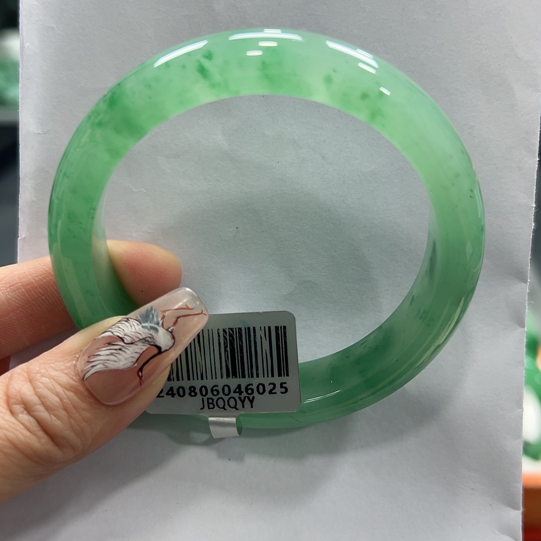 石英质玉未镶嵌手镯那****）