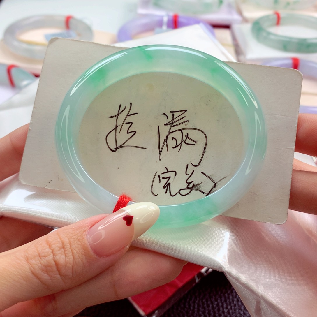 翡翠手镯未镶嵌55.5贵妃 种色兼备 灵