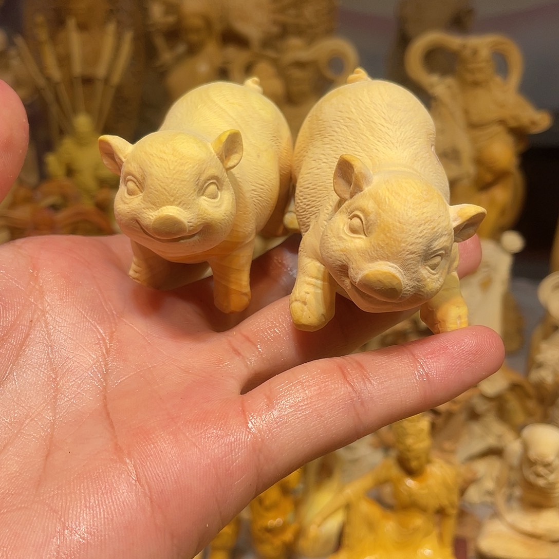 黄杨木小瑕疵福猪一对