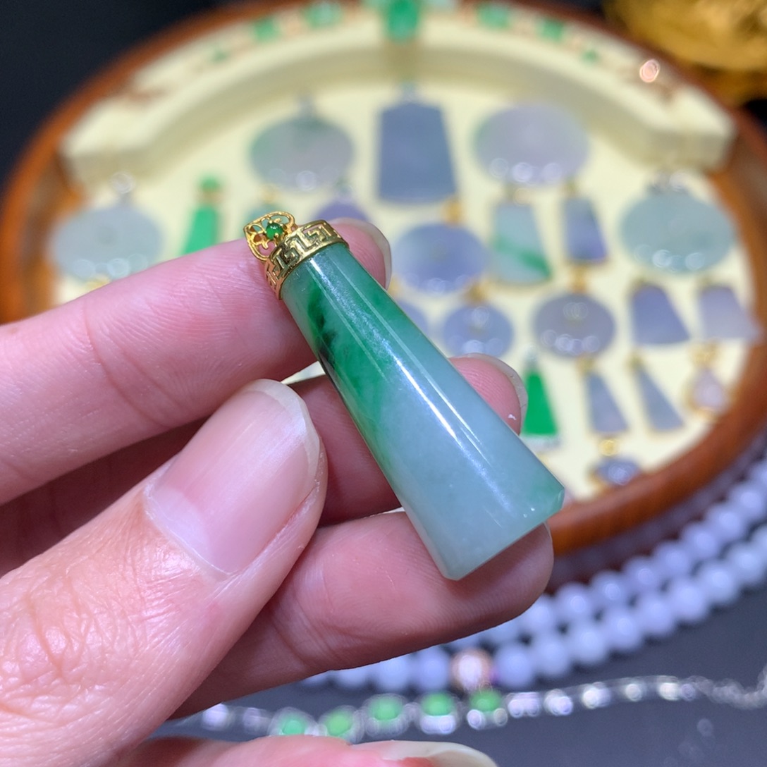 翡翠吊坠(不含链)18K金镶嵌