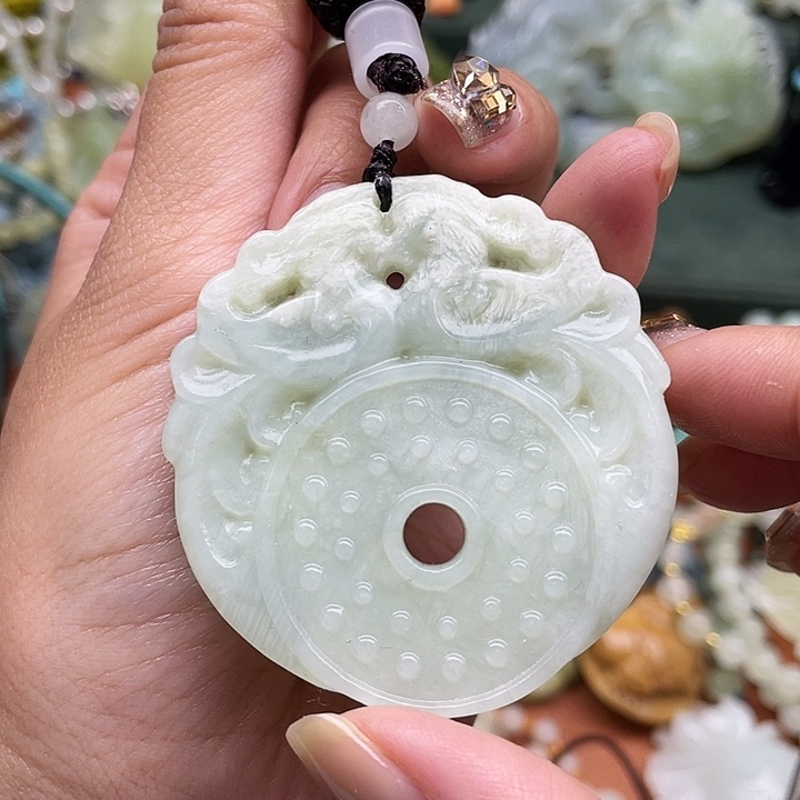 蛇纹石玉吊坠合金