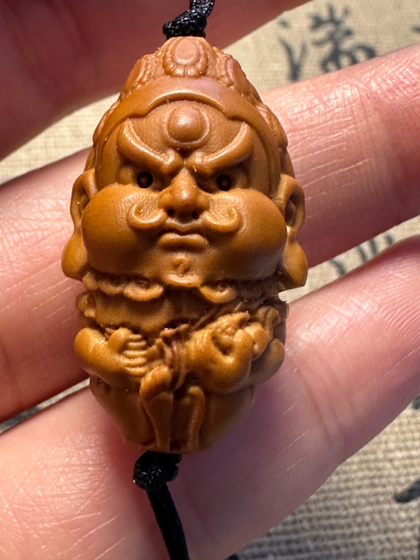 橄榄核雕黄财神，手机挂链