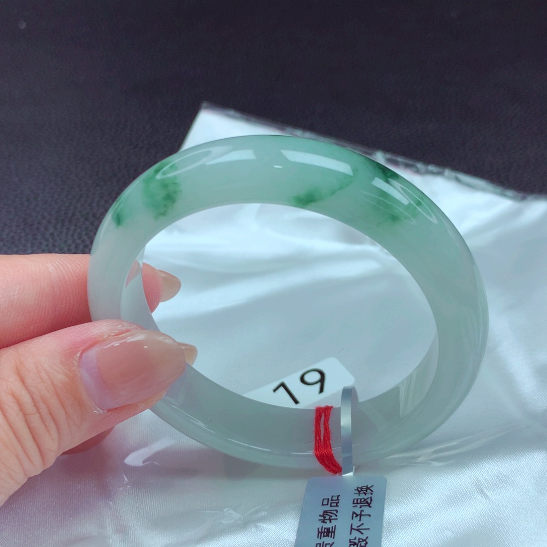 翡翠手镯未镶嵌手镯88
