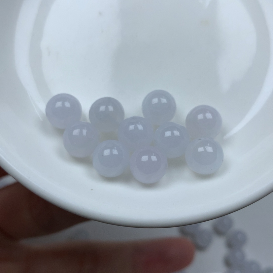 翡翠颈饰未镶嵌卡7.8。10颗。