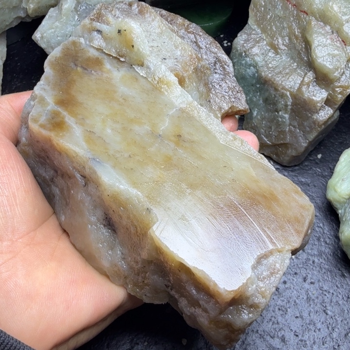 和田玉（糖玉）未镶嵌珠宝奇石