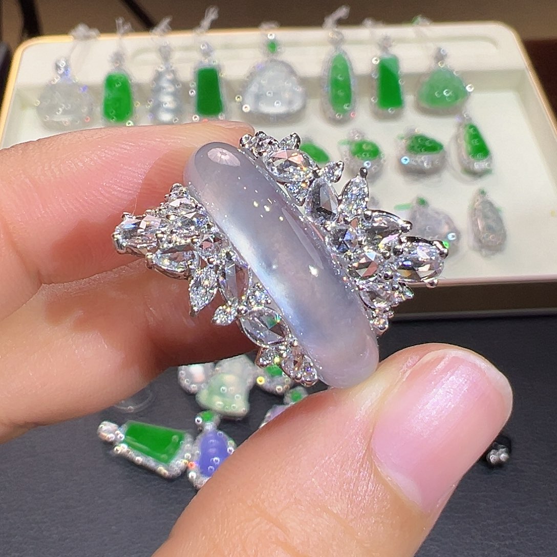 翡翠18K金镶嵌戒指