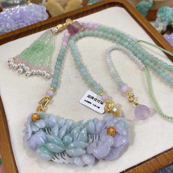 翡翠未镶嵌颈饰翡翠吊坠